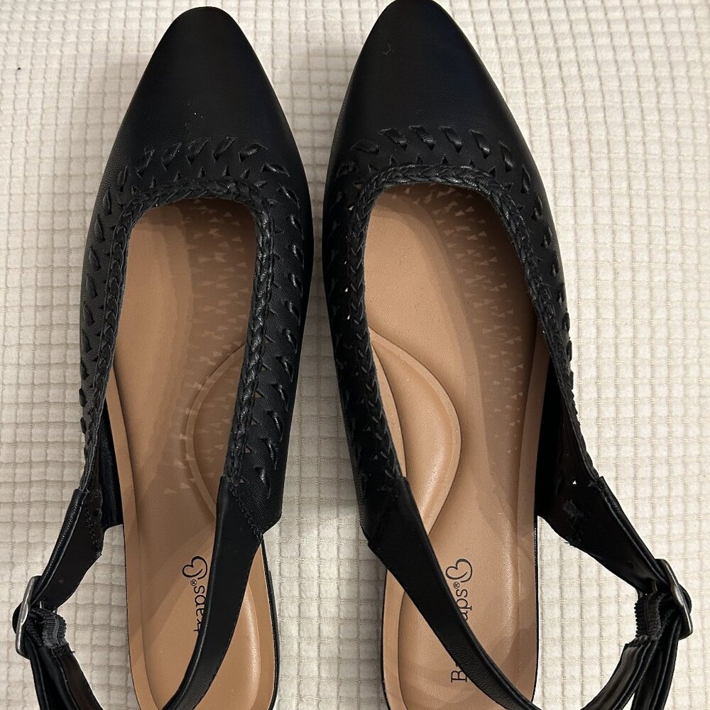 BareTraps Rachel Flat, Womens shoe  size 8